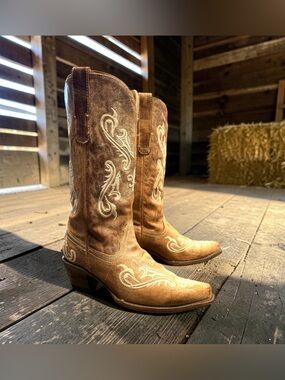 Corral Women's Western Boots
Fashion Cowboy Boot Size 8